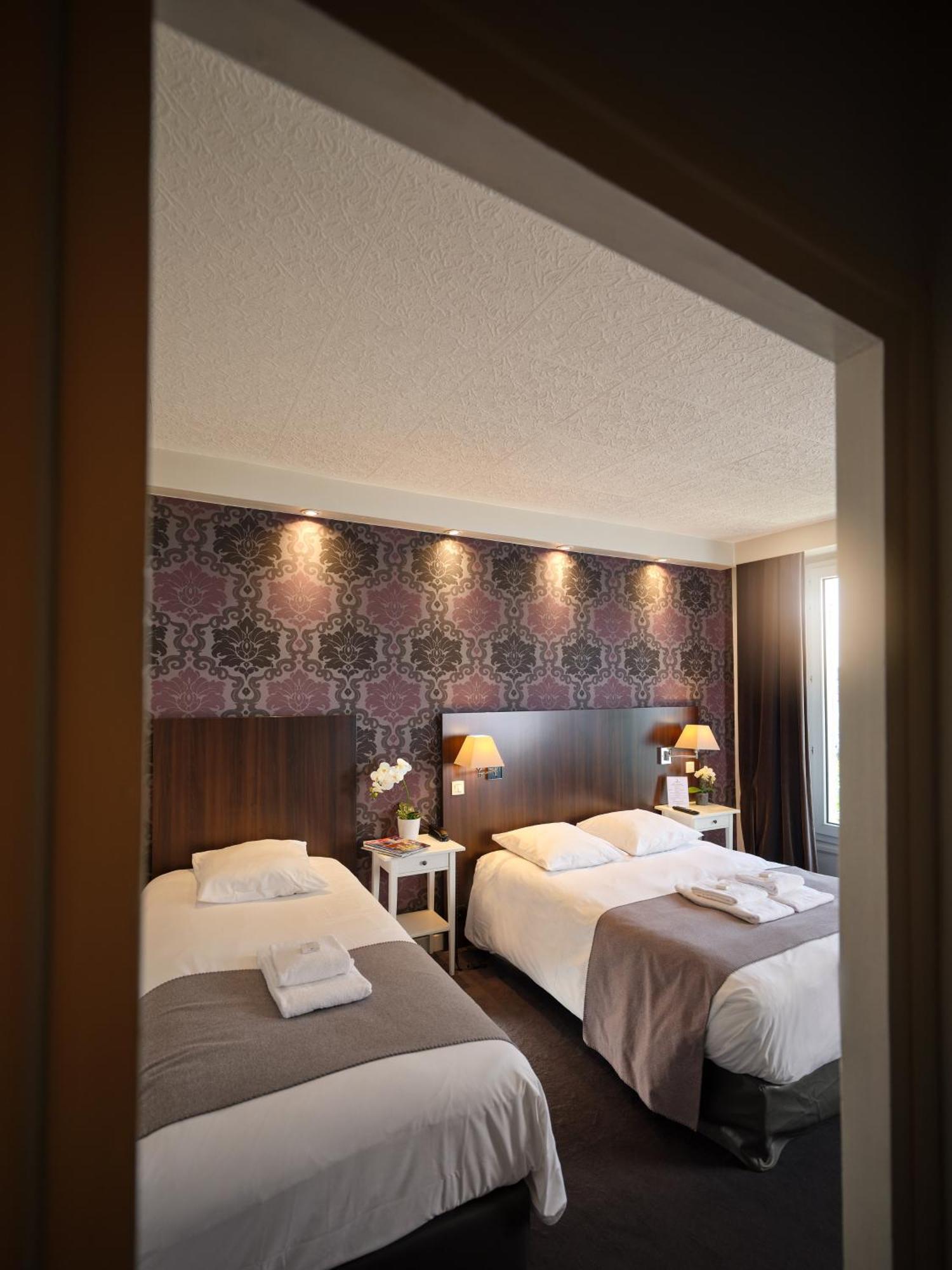 Hotel Les Negociants ヴァランス エクステリア 写真