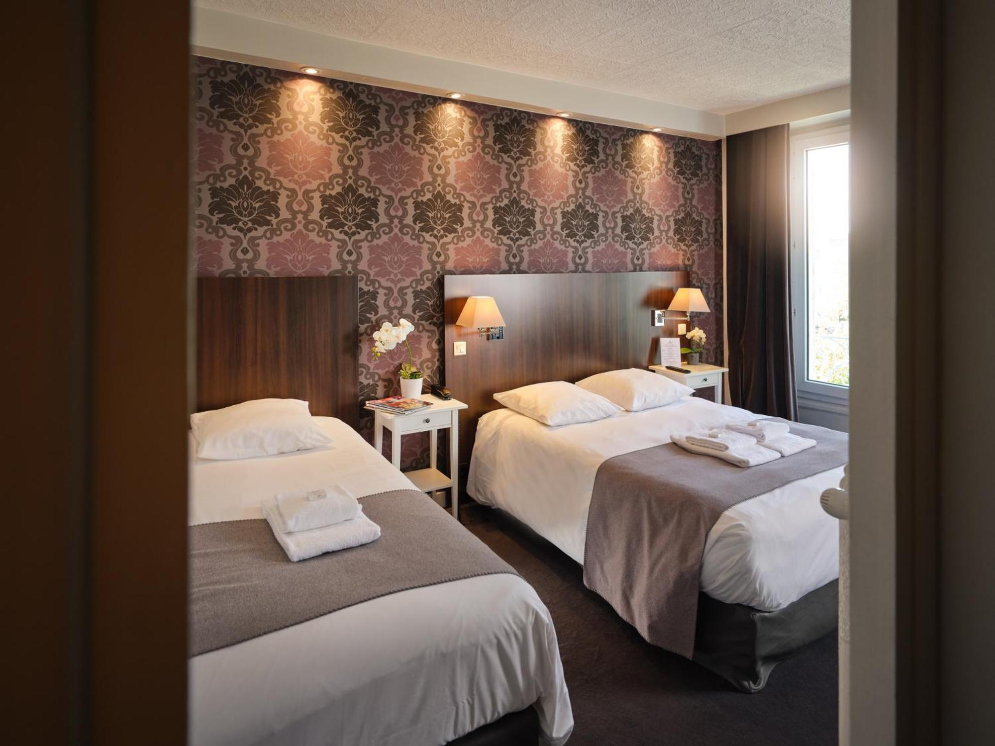 Hotel Les Negociants ヴァランス エクステリア 写真