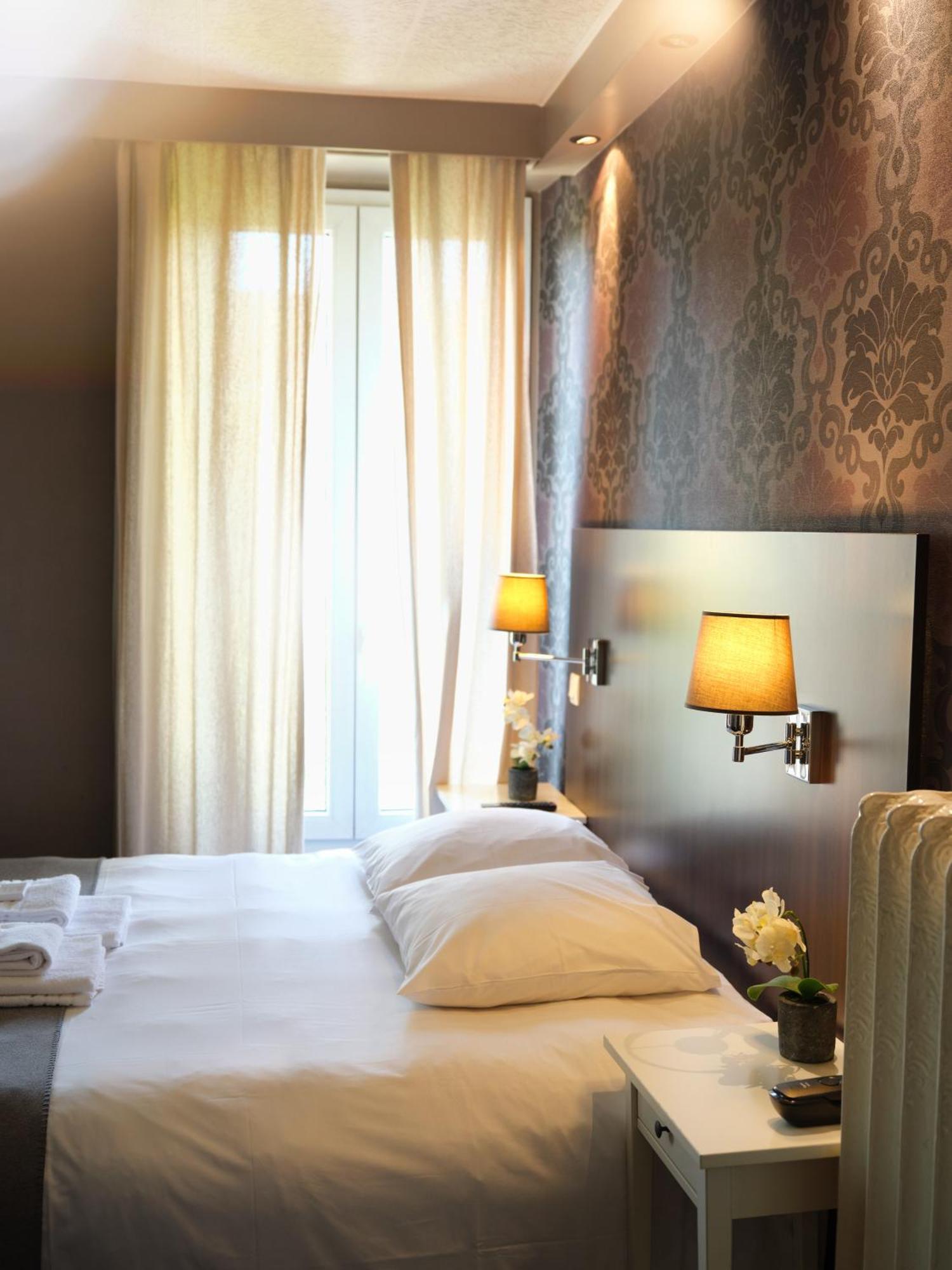 Hotel Les Negociants ヴァランス エクステリア 写真