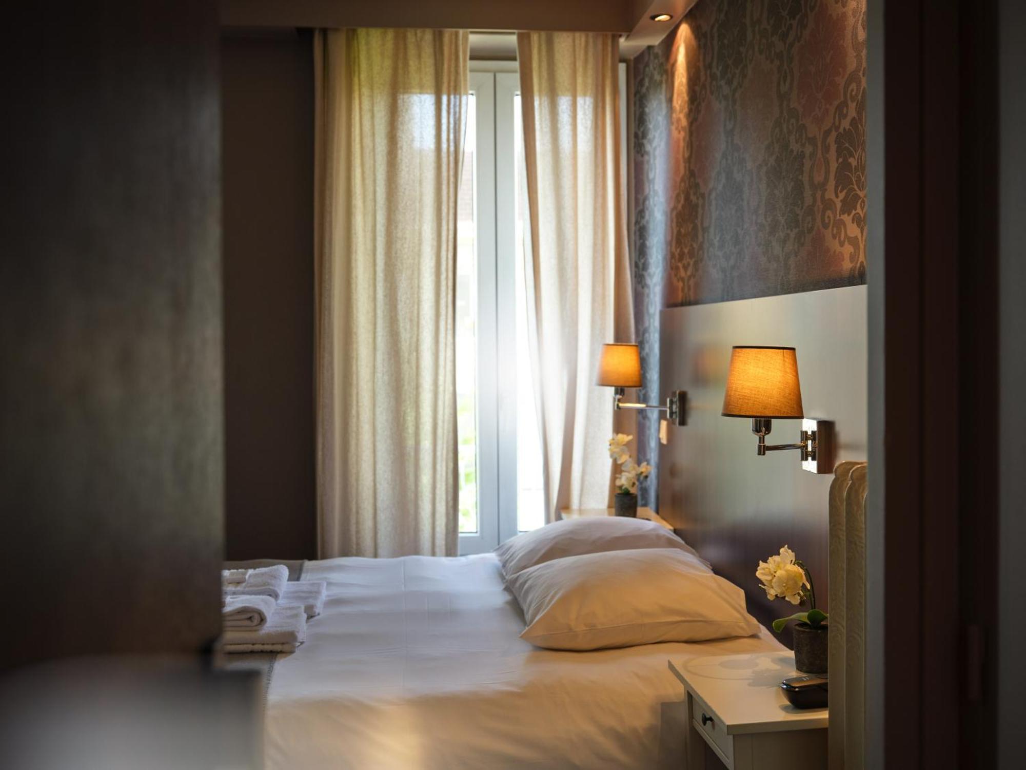 Hotel Les Negociants ヴァランス エクステリア 写真